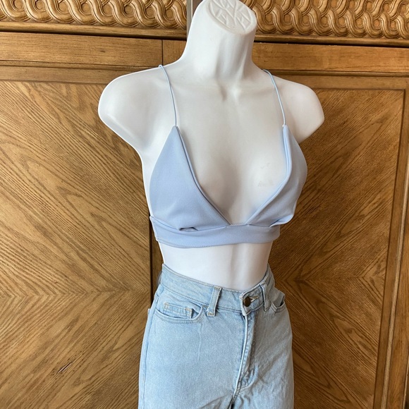 Prettylittlething light blue triangle bra top - Picture 2 of 7